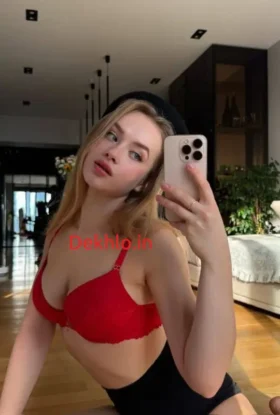 Kelly busty Russian escort in Gurgaon (2)